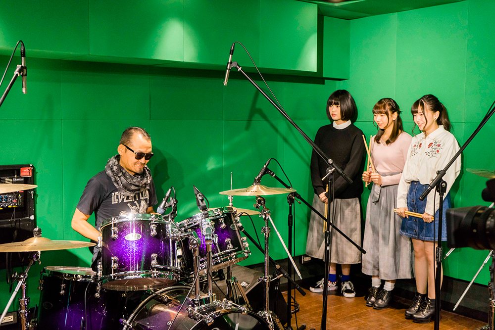 和氣あず未さん、鬼頭明里さん、春野杏さんが高橋まことさんに弟子入り