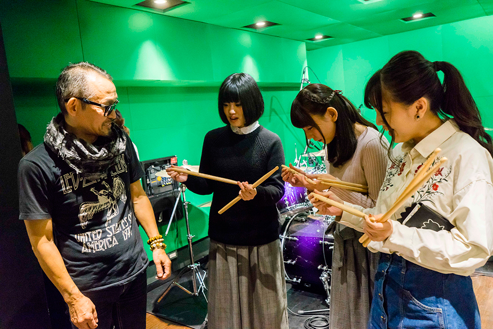 和氣あず未さん、鬼頭明里さん、春野杏さんが高橋まことさんに弟子入り