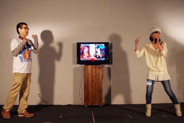 実際のステージ上での様子／左：dodo a.k.a. doodooさん　右：NAOMYさん