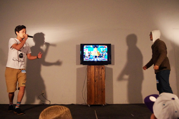 実際のステージ上での様子／左：show-kさん　右：DOTAMAさん