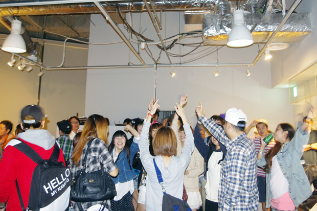 終演後のフロアの様子。音楽に合わせて輪になりながら盛り上がるオーディエンスの姿からはHIP HOPのさらなる可能性が感じられた