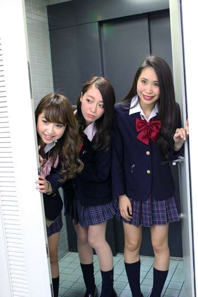 左からTomomi、Misaki、Yuri