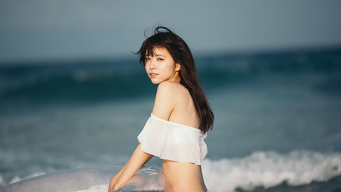 楠ろあさんの水着グラビア