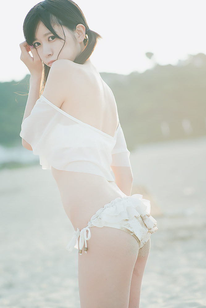 楠ろあさんの水着グラビア