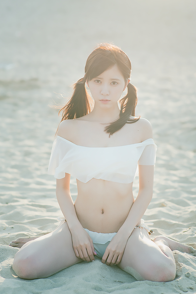 楠ろあさんの水着グラビア