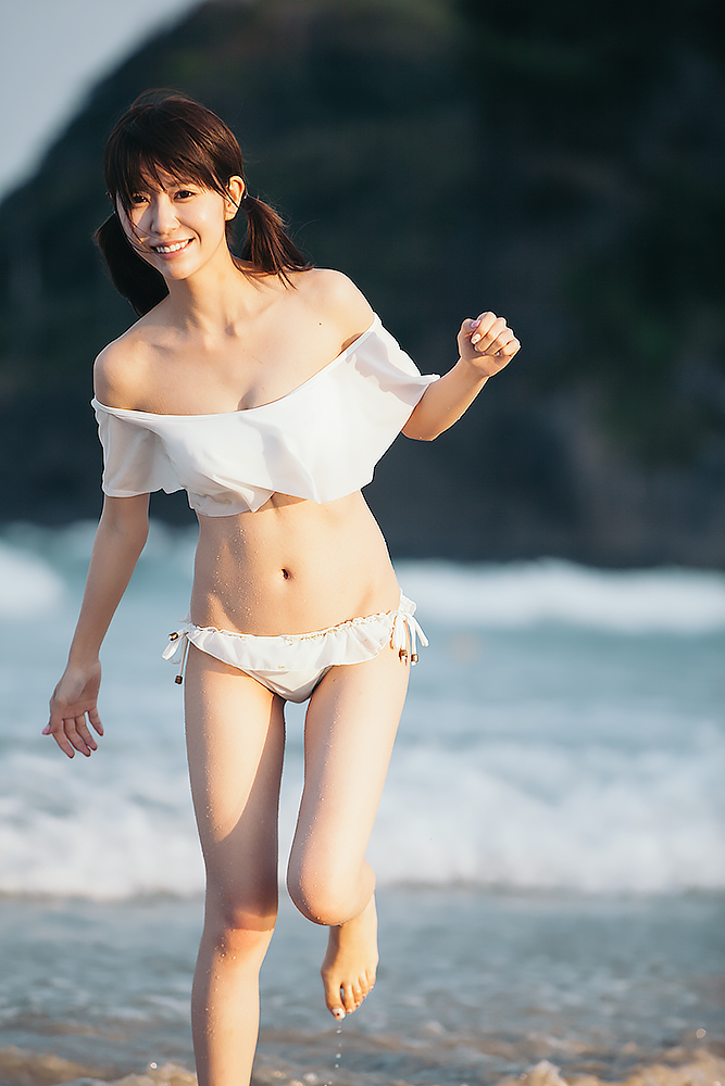 楠ろあさんの水着グラビア