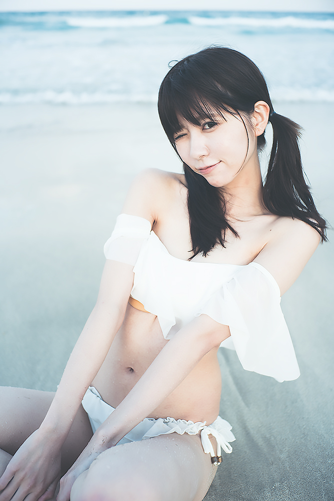 楠ろあさんの水着グラビア