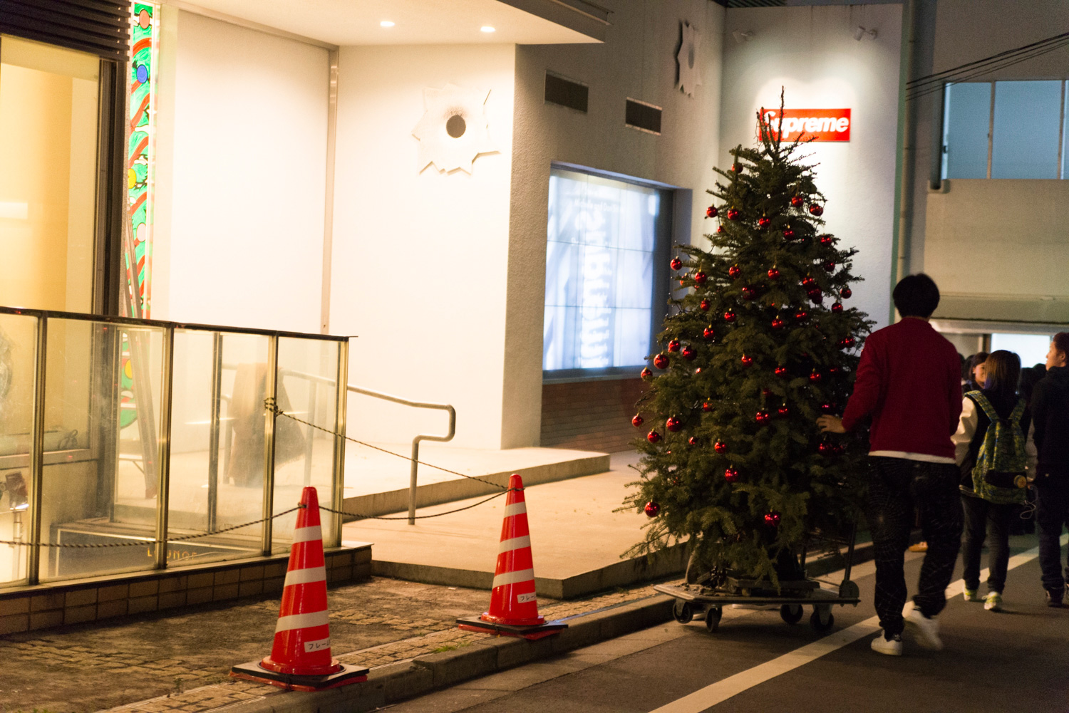 Supremeは「クリスマス終了のお知らせ」