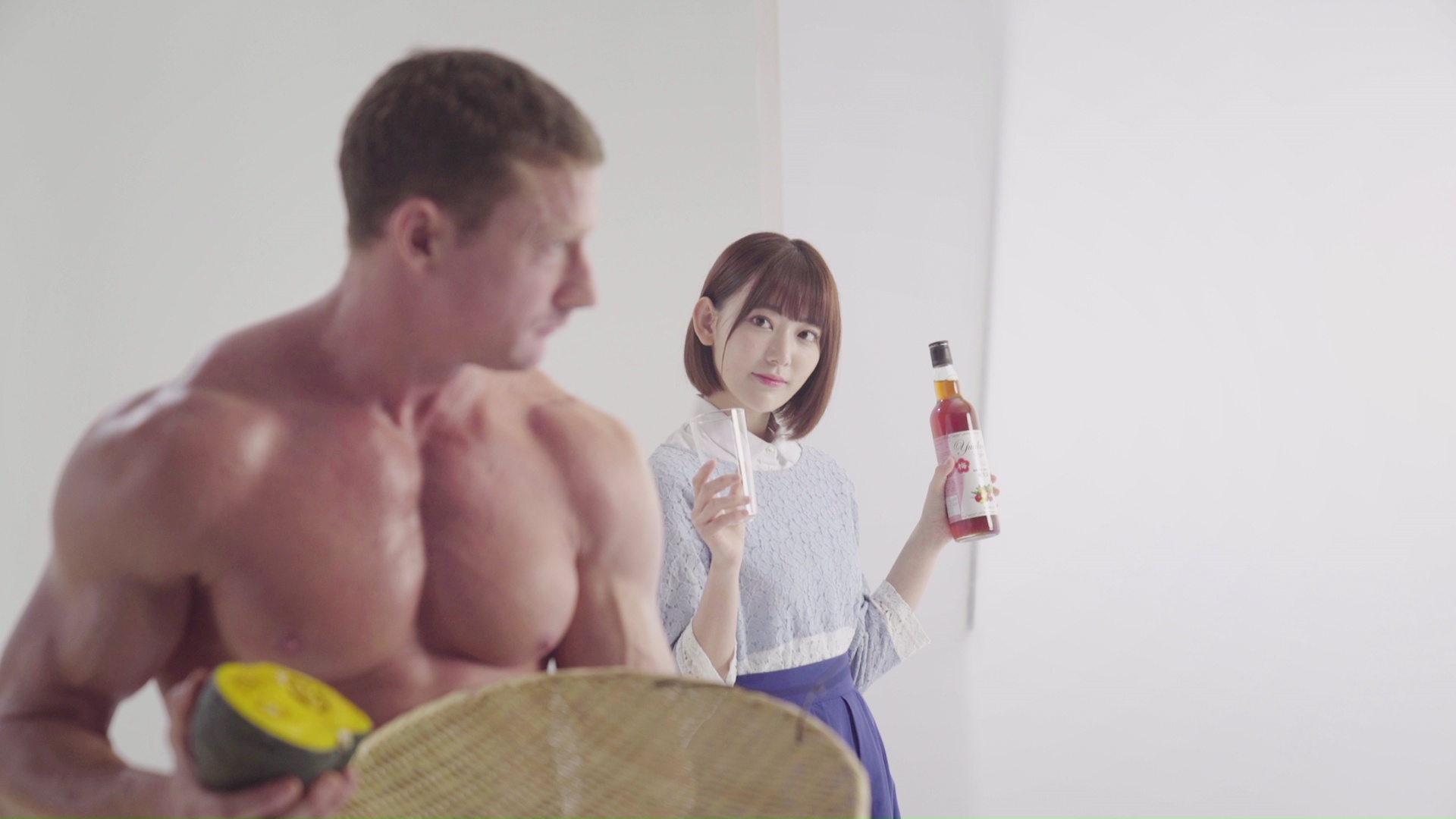 マッチョとの邂逅を果たす宮脇咲良さん