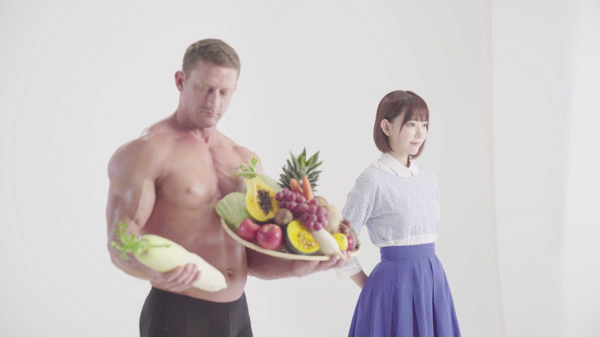 マッチョとの邂逅を果たす宮脇咲良さん