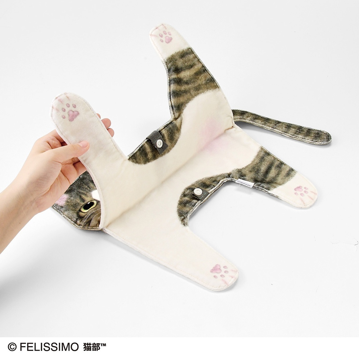タオルバーでくつろぐ　モノレール猫タオルの会