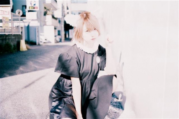 毒kinokopink「kill remote」新作のテーマは「みなしギャルと猫」