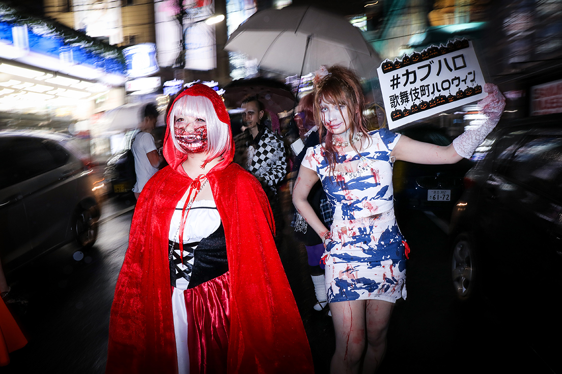 歌舞伎町でゾンビウォーク　写真提供：トシムラ