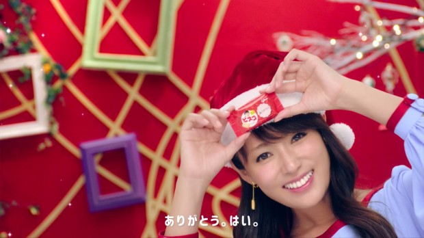 女優・深田恭子さん扮する「深キョンサンタ」