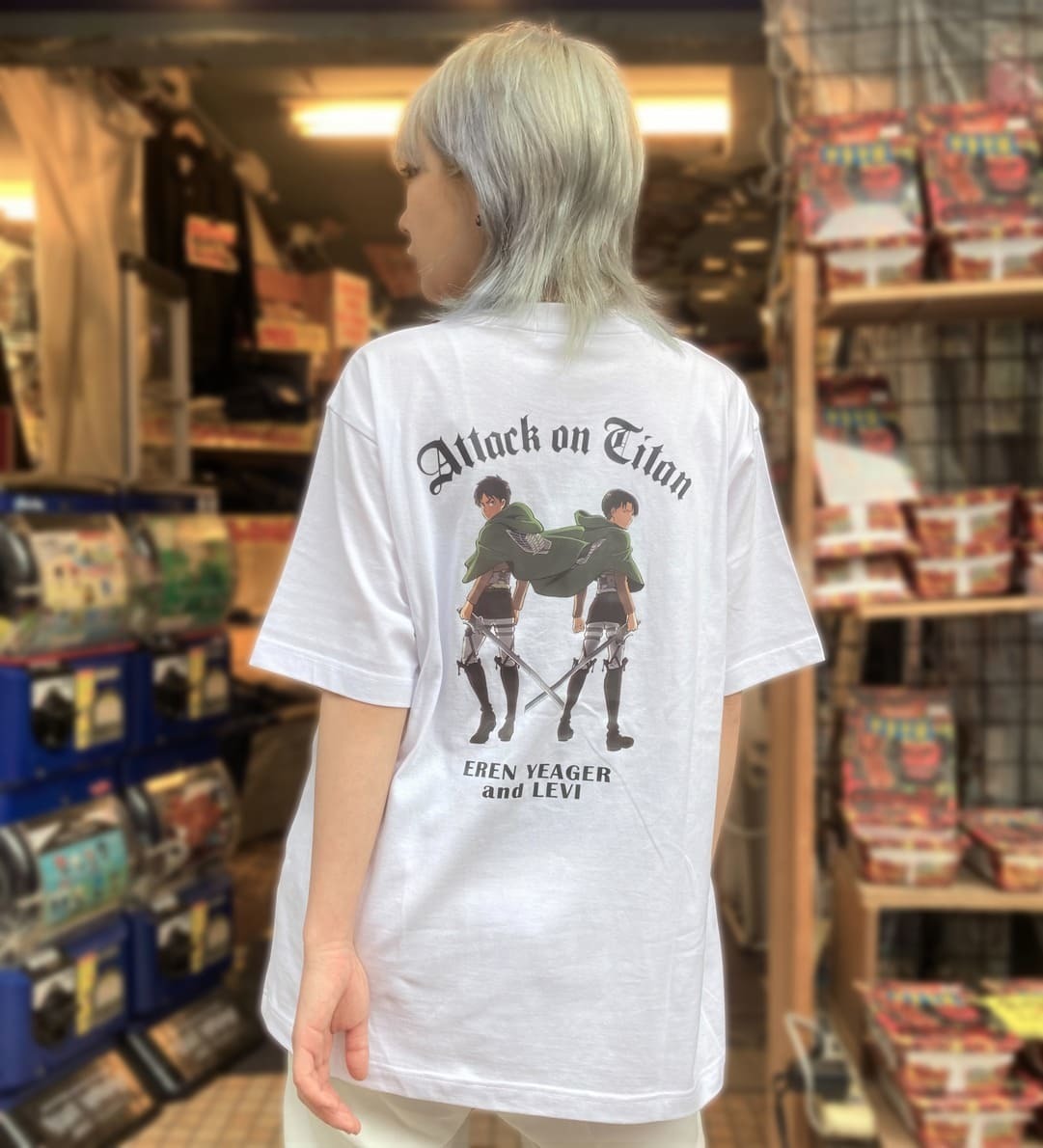 画像13: かてぃ『進撃の巨人』を着こなす　ヴィレヴァン限定Tシャツ着用モデルに