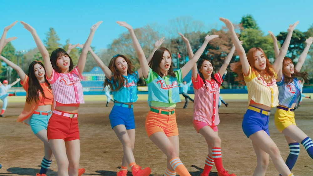 TWICEワイモバCM_1