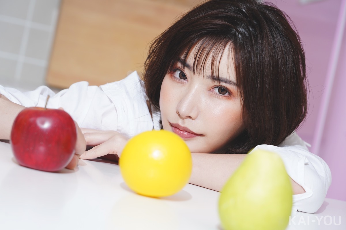 深田えいみさん撮り下ろし写真（よむさんによるイラスト化企画）