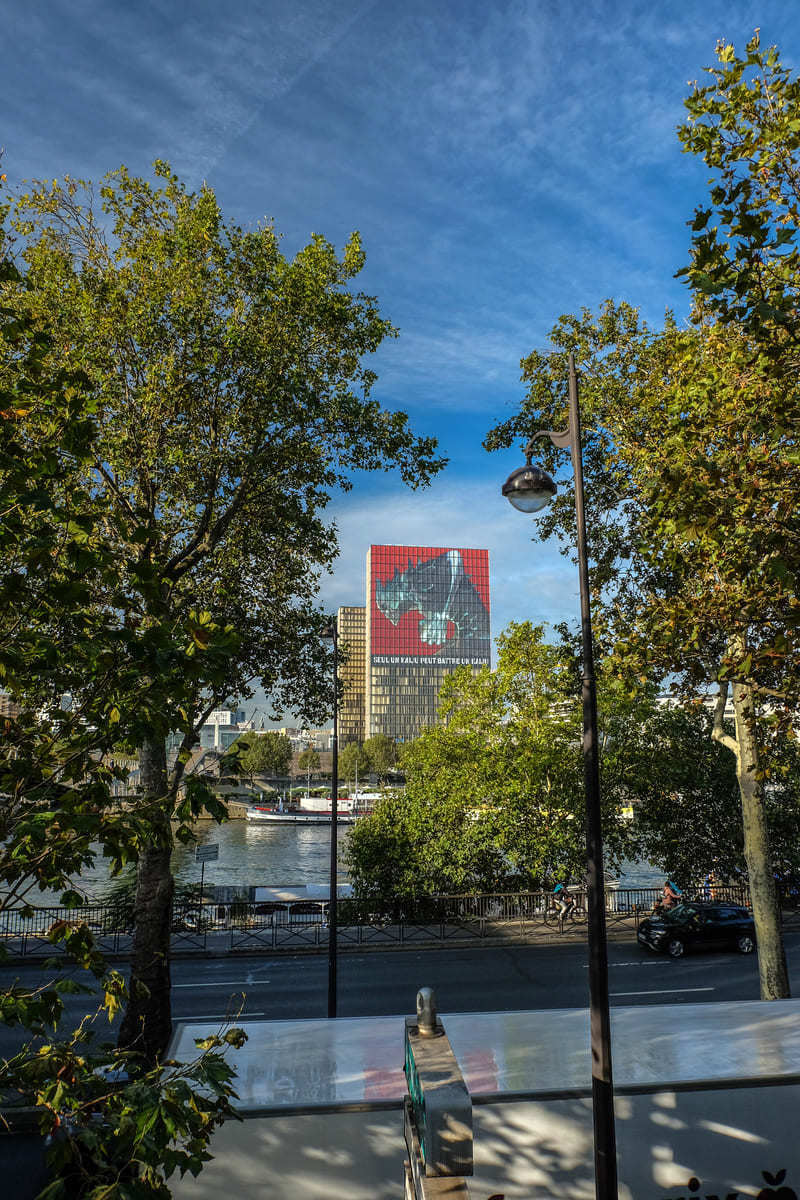 怪獣8号 フランス国立図書館