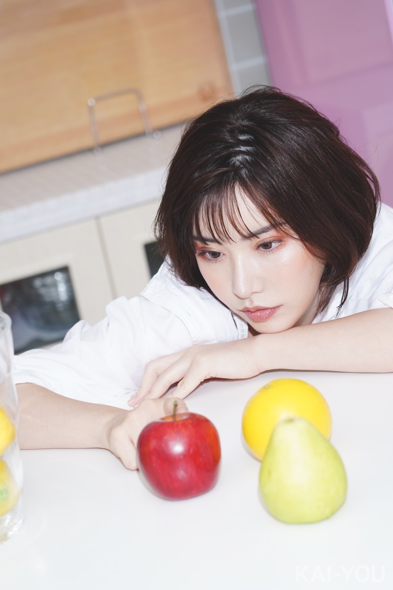 深田えいみさん撮り下ろし写真（よむさんによるイラスト化企画）