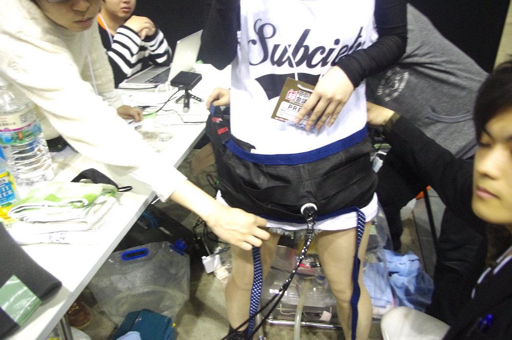 『ニコニコ超会議2016』超VRアトラクションズエリアでの「失禁体験会」6