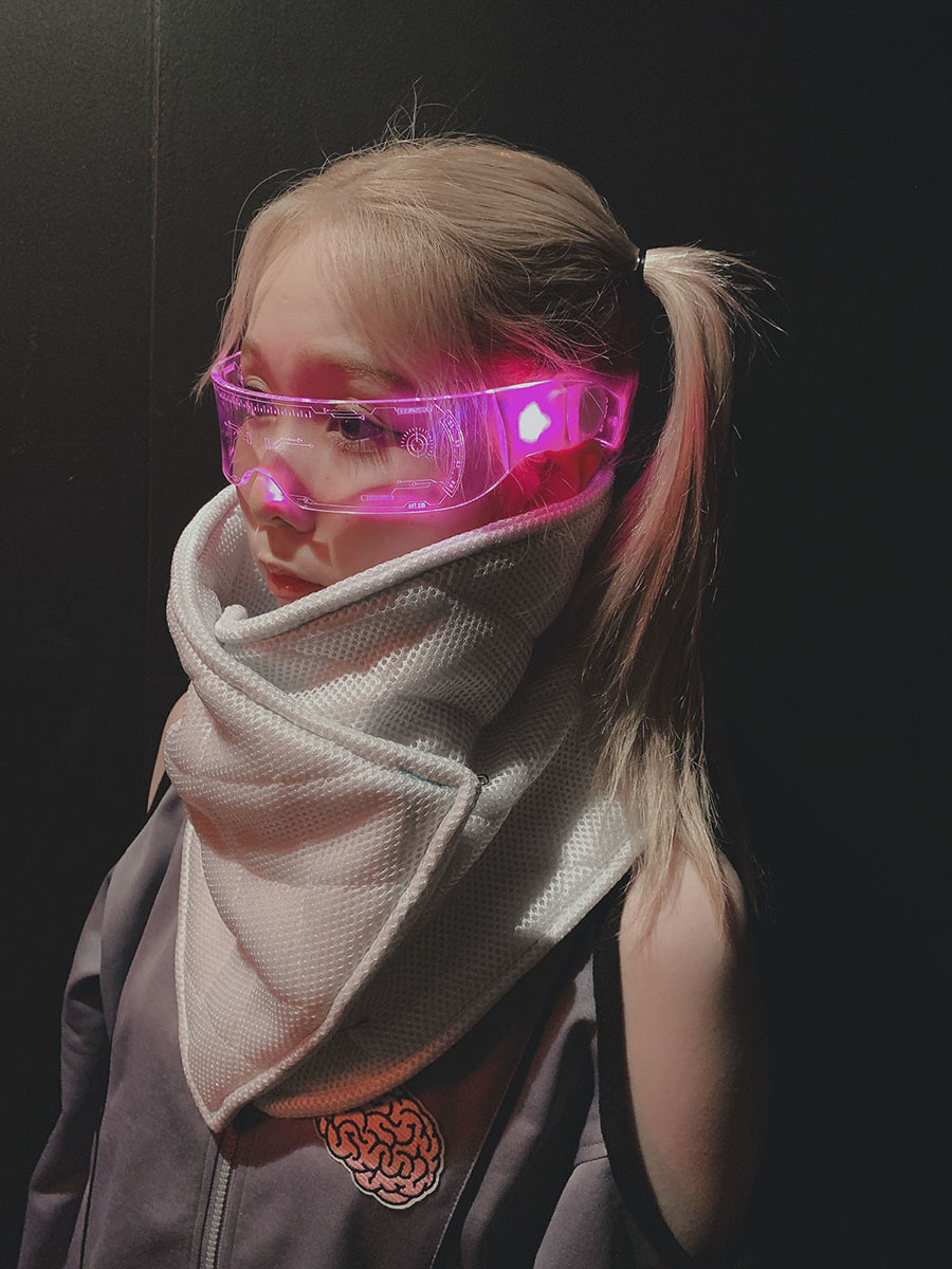 「サイバーメガネ」着用例／画像はショップ公式サイトから