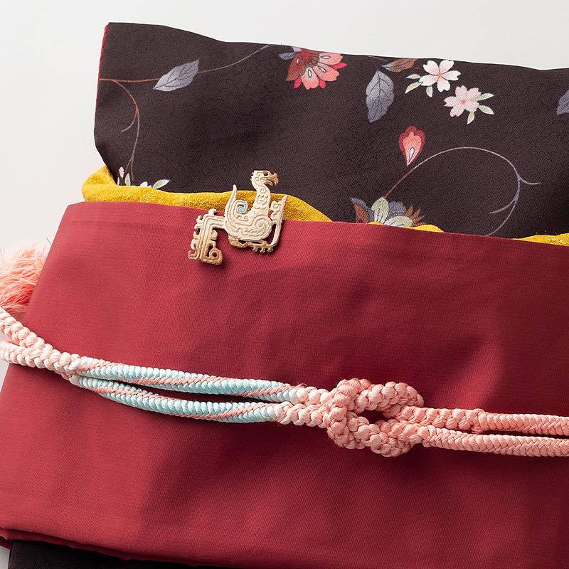 『十二国記』のブローチ「蠱雕」