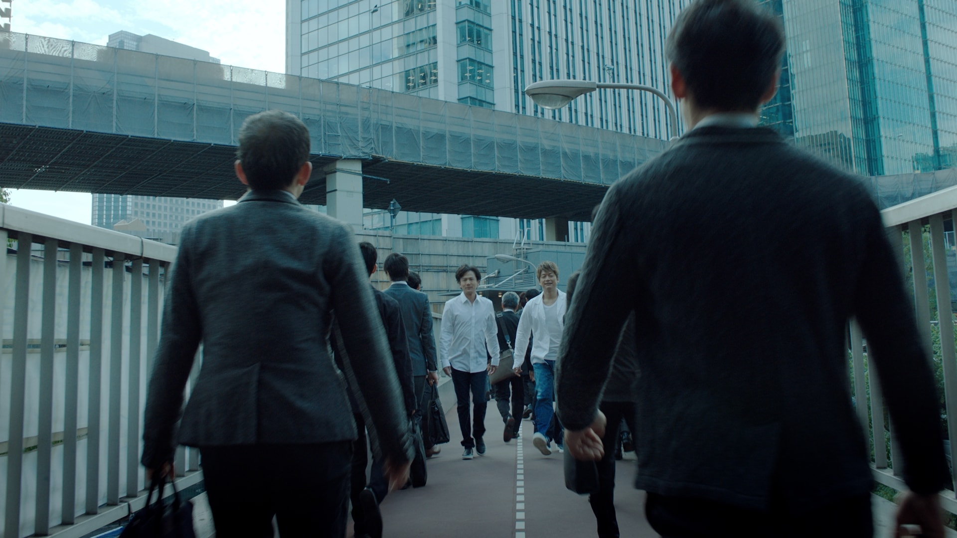 稲垣さんと香取さん出演「オールフリー」CM「生きてるっ！」篇4