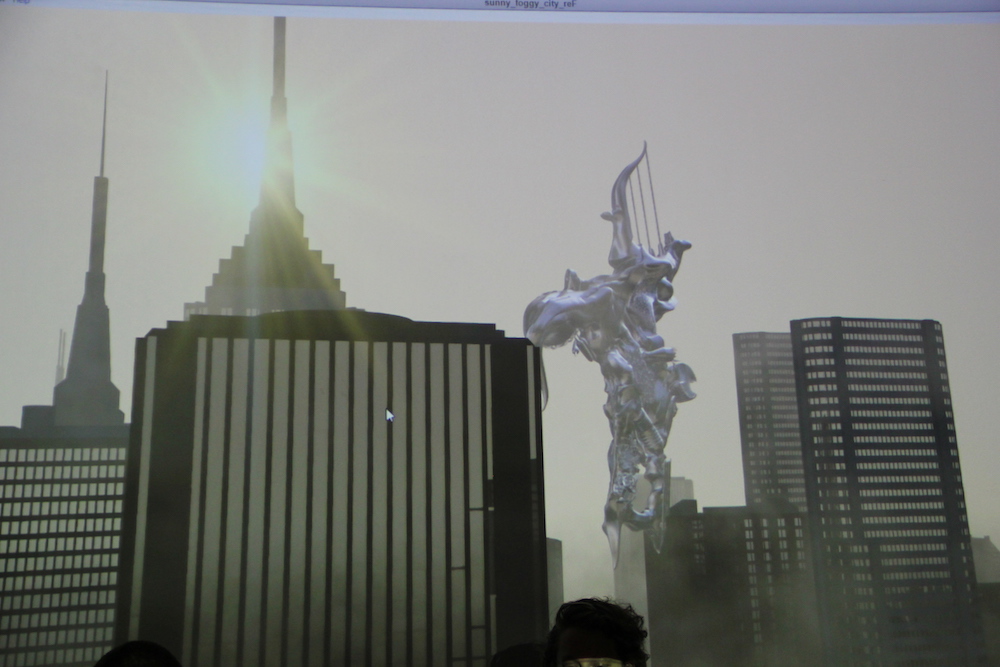 ビル群の真ん中に鎮座する物体