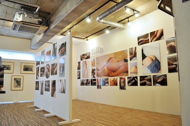 「ふともも写真の世界展」