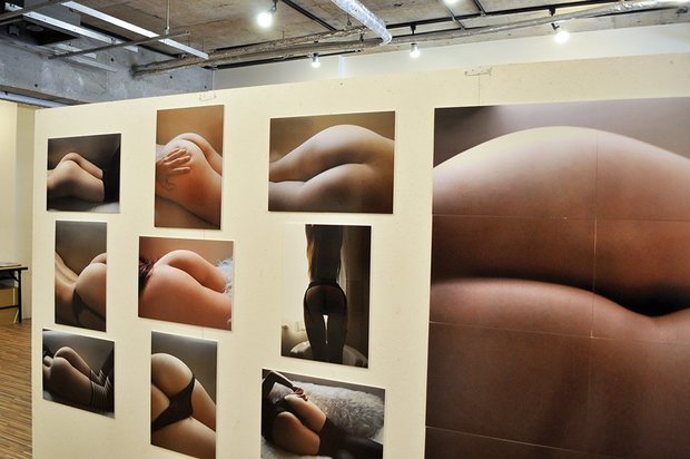 「ふともも写真の世界展」