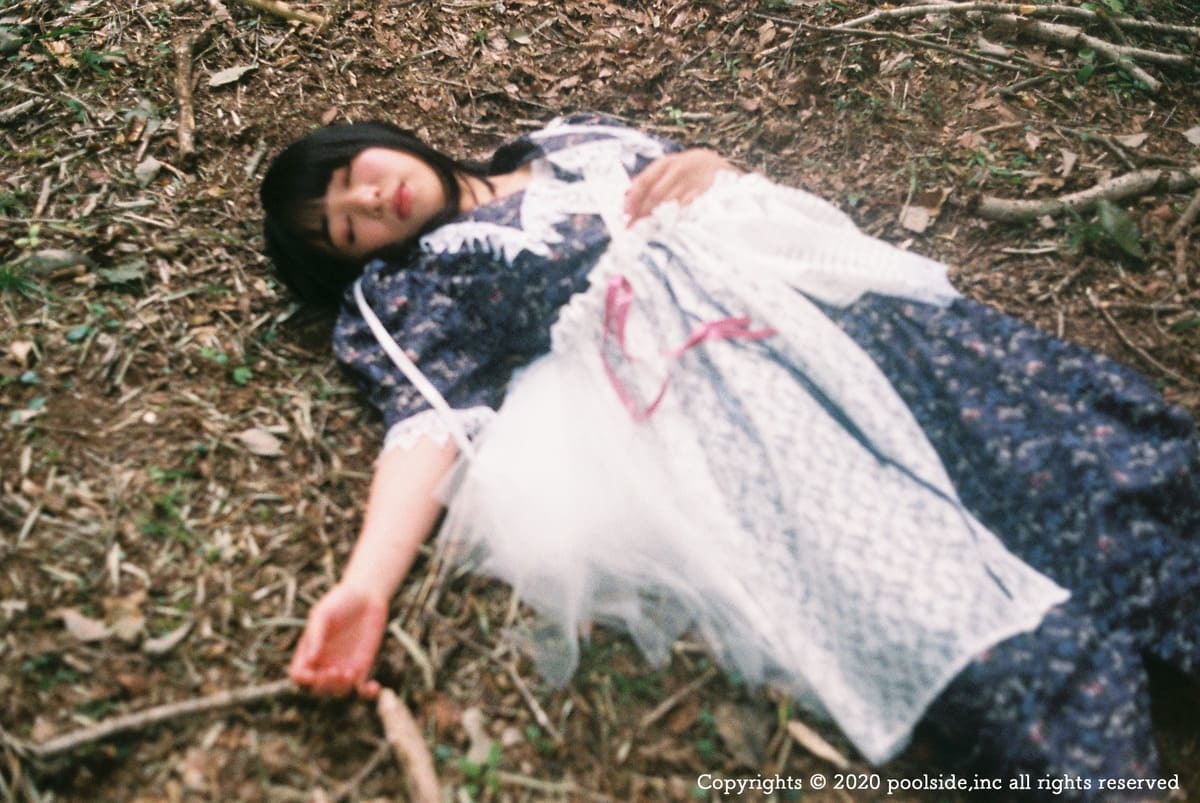 画像2: 戸田真琴×飯田エリカ展示「Golden dust」 映像と写真で世界の終わりを表現