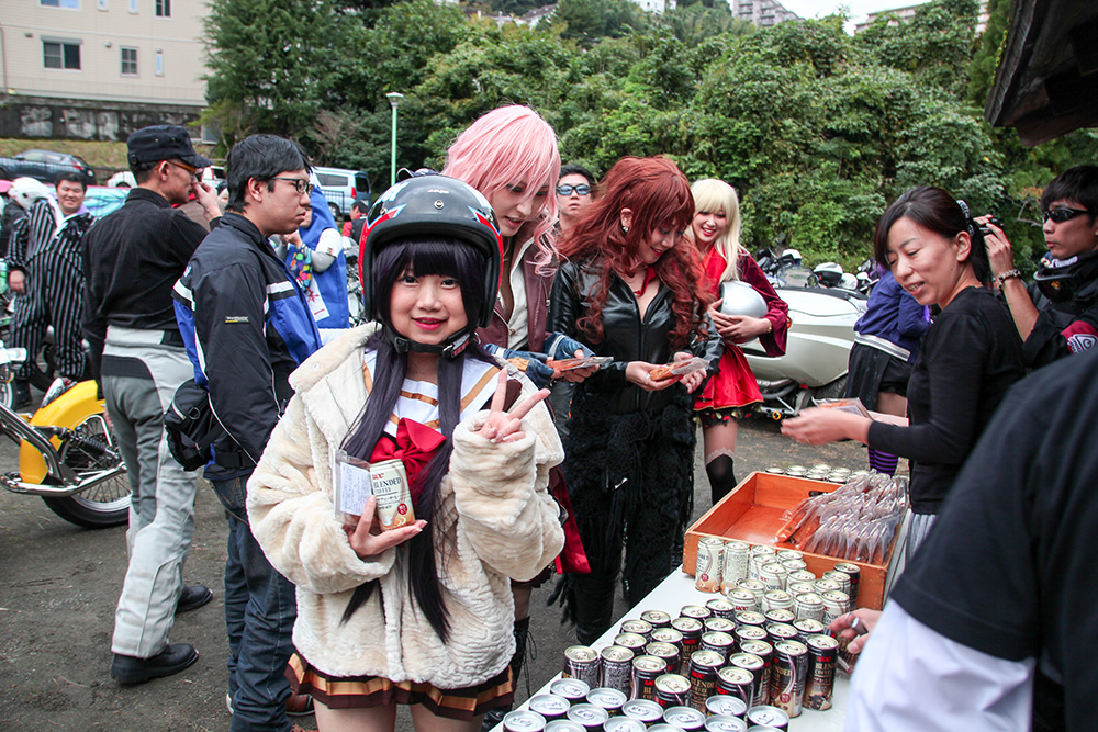 スカート姿のコスプレイヤーさんなど、この差し入れには特に温まったのでは？