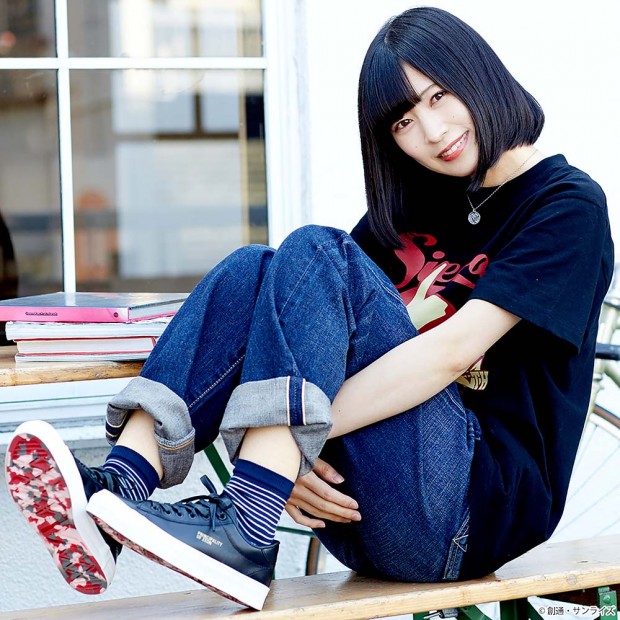 『機動戦士ガンダム』ローバスケット レザースニーカー ZEONモデル 着用イメージ