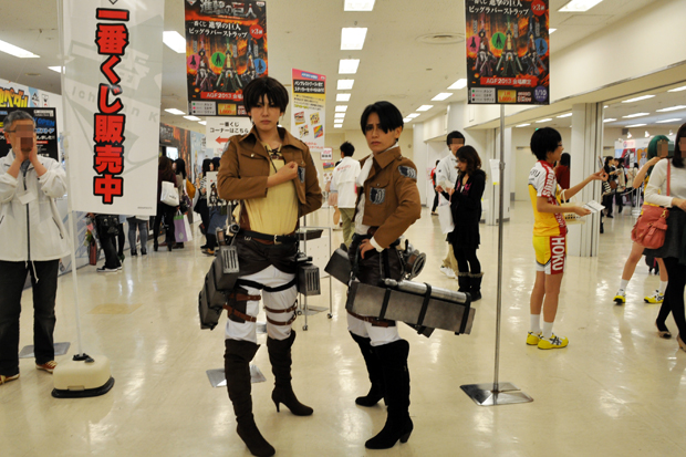 「バンプレスト」ブースのエレンとリヴァイ兵長！ かっこよすぎる！