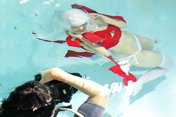 「水中ニーソ」真縞しまりすさん3