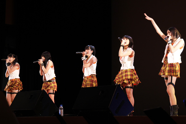 渋谷の成人式でのベイビーレイズの写真