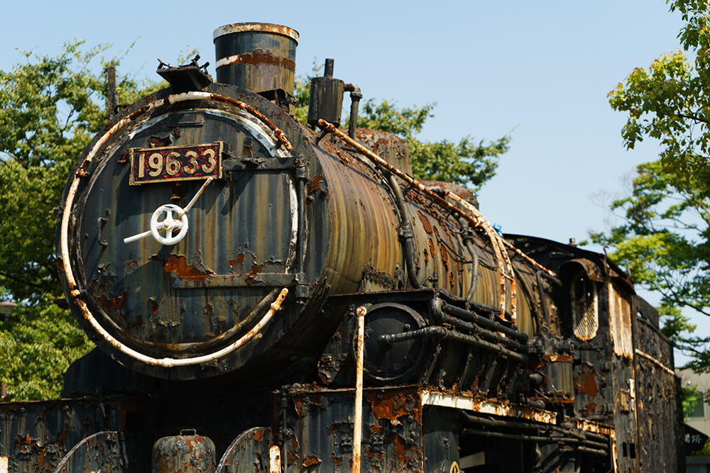 筑豊で産出された石炭を若松港まで輸送することを目的に、九州で二番目の鉄道が敷設されたのがかつての「若松操車場」。跡地には当時のSLがそのまま展示されている