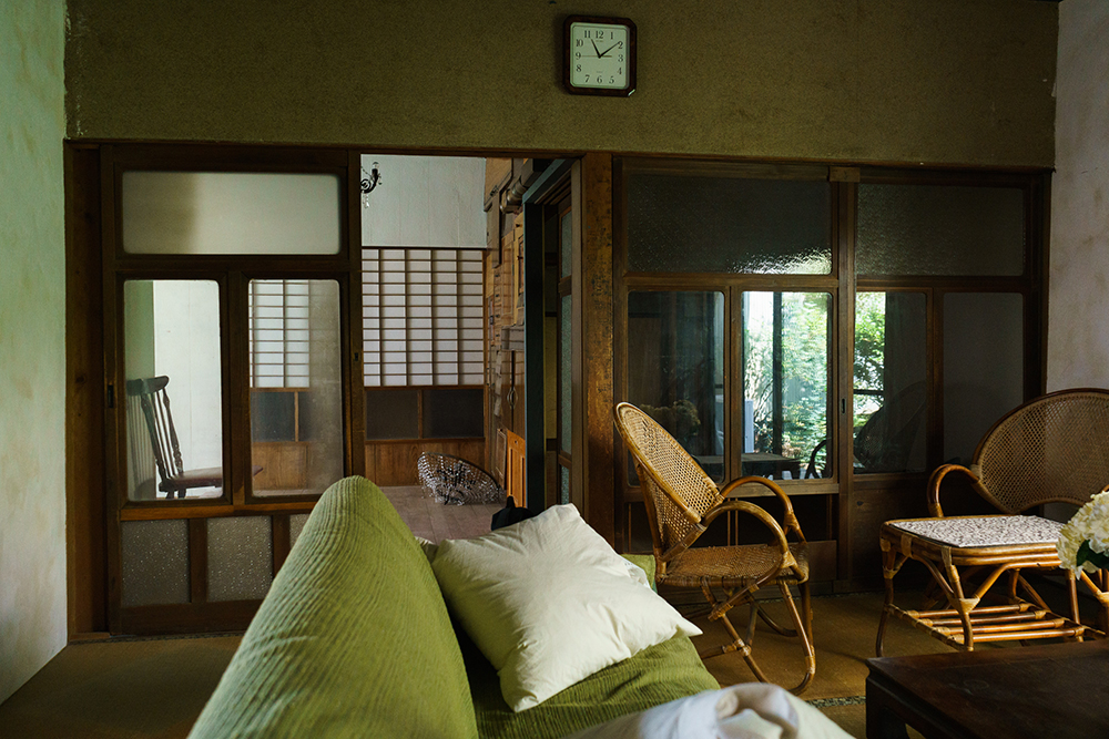 「ワカマツグラシパートナーズ」が手がける、古民家をリノベーションした民宿施設。「ナカガワスポイル」のすぐ裏手にある