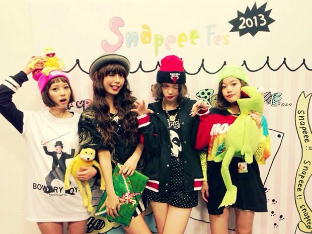 （左から）小野寺奈々さん、阿久津ゆりえさん、玉城ティナさん、猪鼻ちひろさん