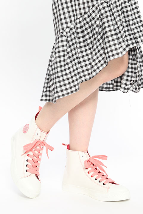 スニーカー（トキモデル）