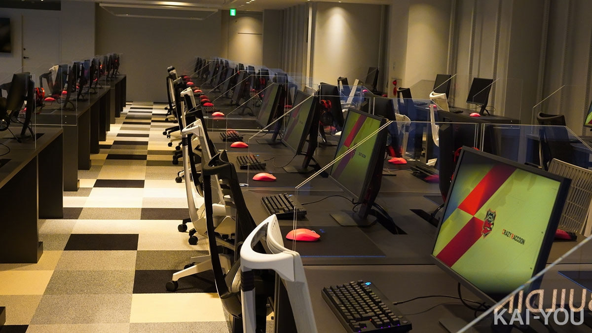 「CRAZY RACCOON STORE」