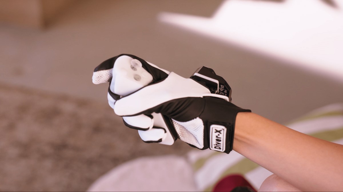 画像2: 魔法に触れる時代、到来…！ 触覚対応VRコントローラー「Contact Glove」