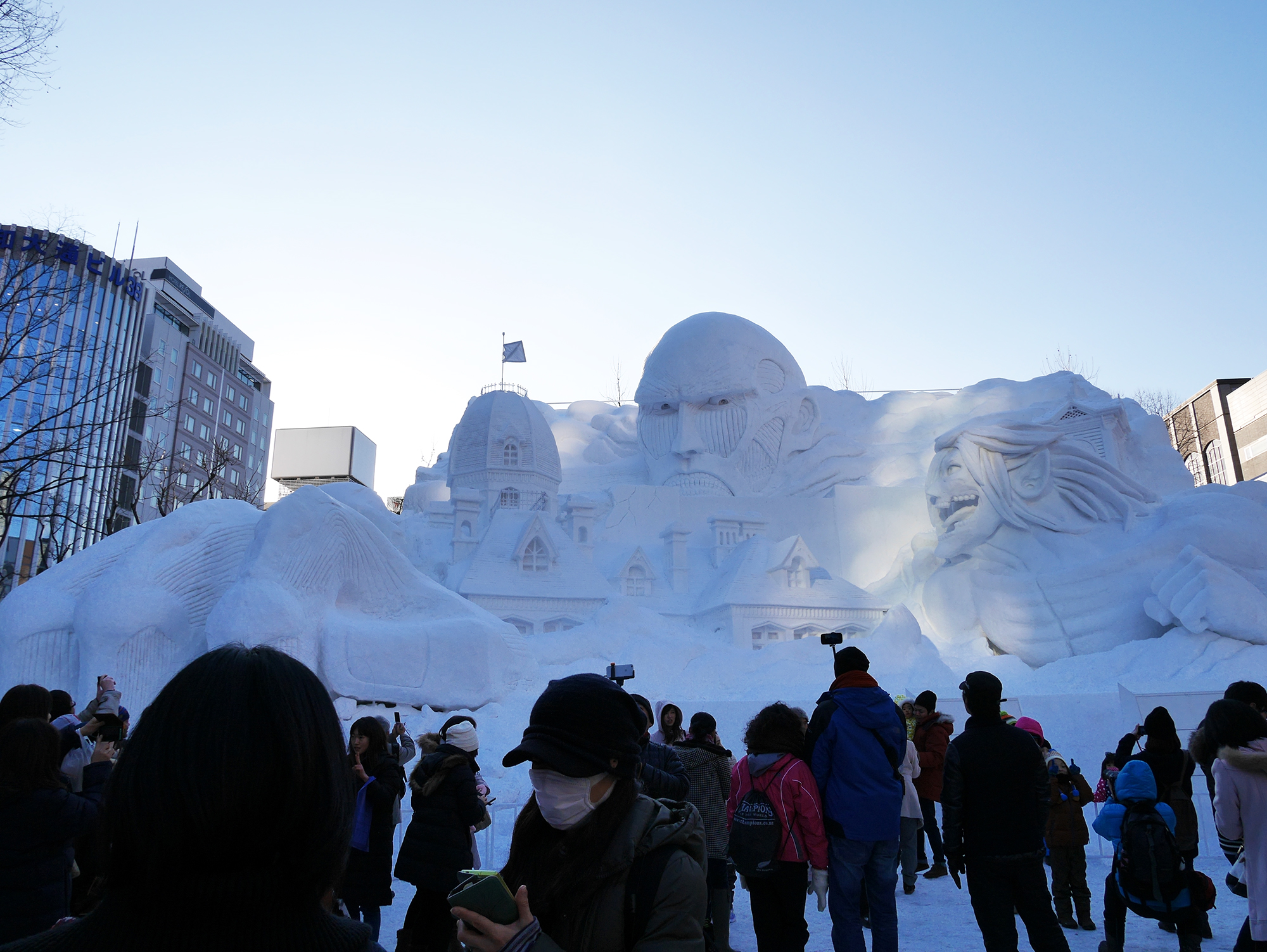 さっぽろ雪まつり_進撃の巨人の大型雪像