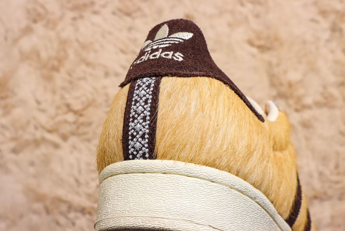 「adidas Originals SUPERSTAR DOG atmos “HACHIKO”」