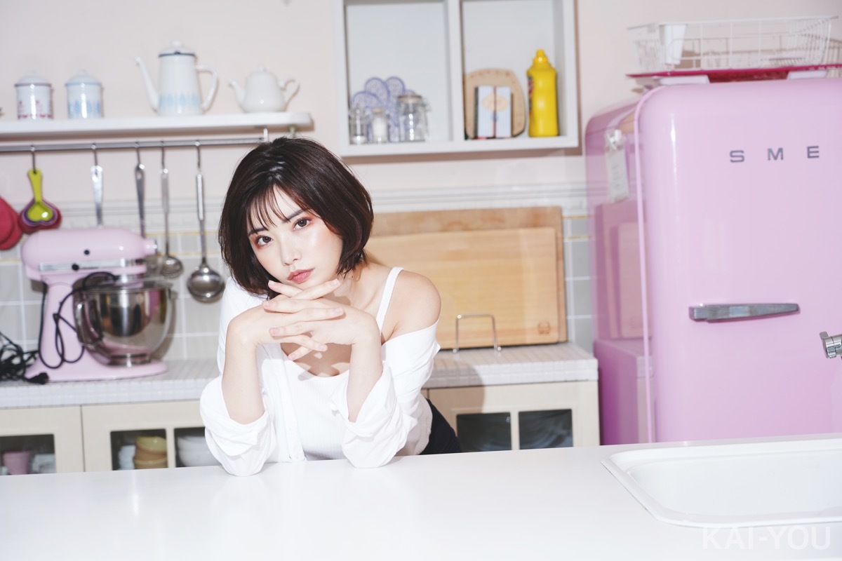 深田えいみさん撮り下ろし写真（よむさんによるイラスト化企画）