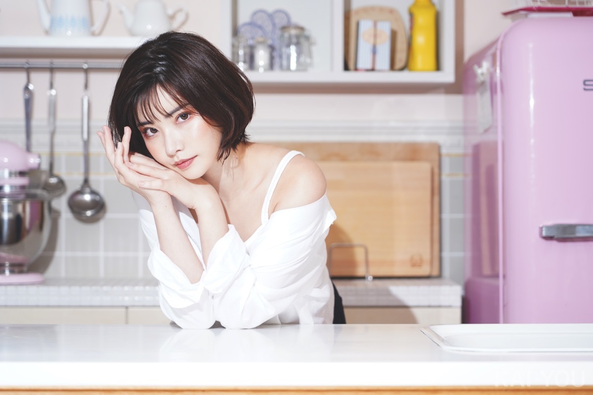 深田えいみさん撮り下ろし写真（よむさんによるイラスト化企画）