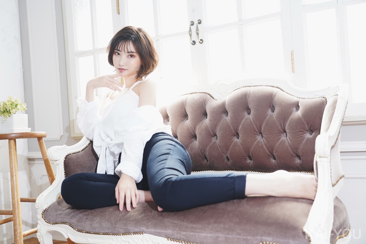 深田えいみさん撮り下ろし写真（よむさんによるイラスト化企画）