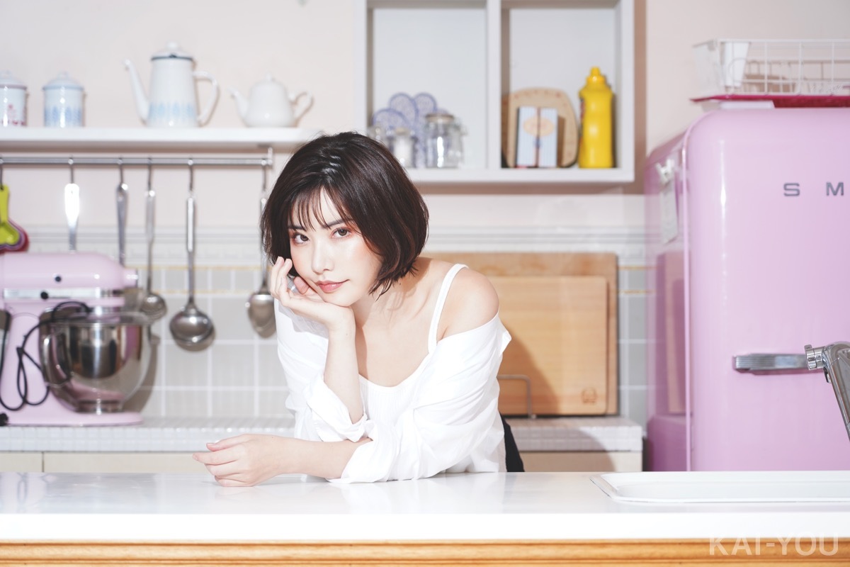 深田えいみさん撮り下ろし写真（よむさんによるイラスト化企画）