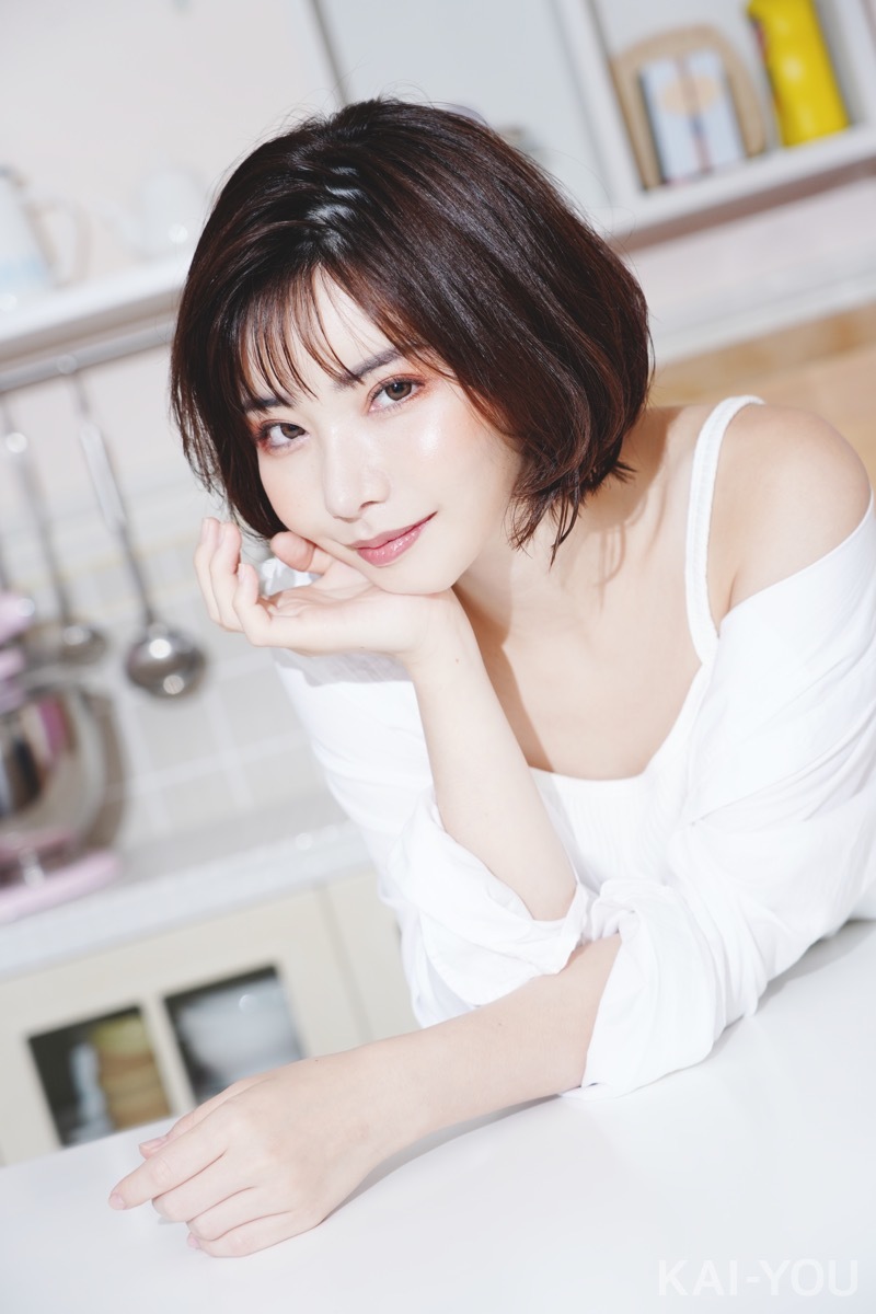 深田えいみさん撮り下ろし写真（よむさんによるイラスト化企画）