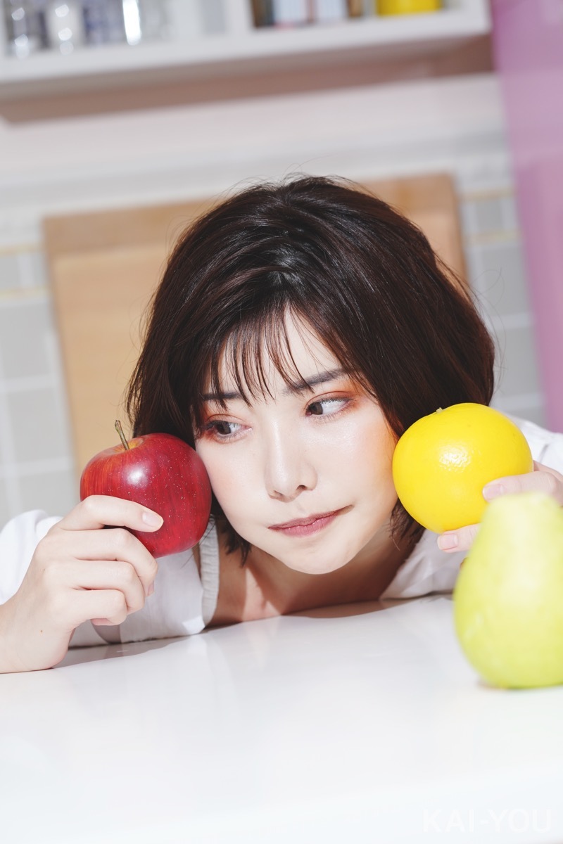 深田えいみさん撮り下ろし写真（よむさんによるイラスト化企画）